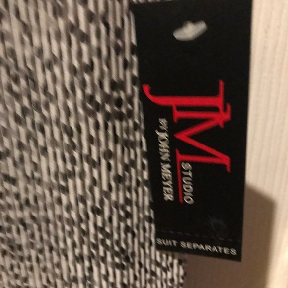 NWT- Nice polka dot pull over sleeveless top.  Pleated camisole blouse. - Picture 8 of 10